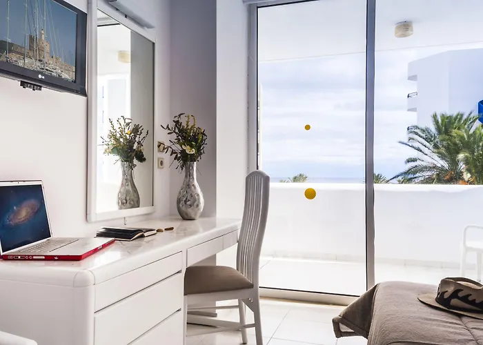 Aparthotel Epsilon 4*