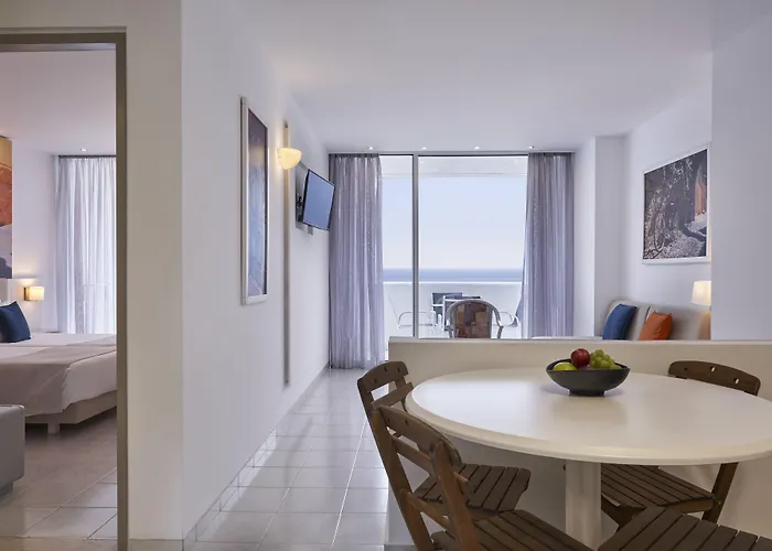 Aparthotel Epsilon 4*